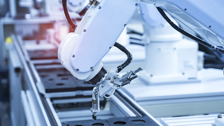 Manufacturing-robot-automation-287866498-web-1500px.jpg